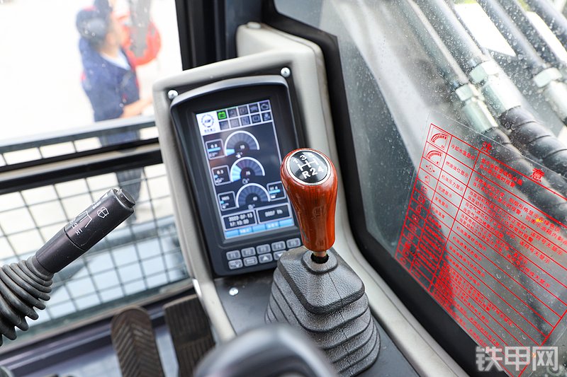 恒旺集团HWL110电磁吸盘机挖掘机局部