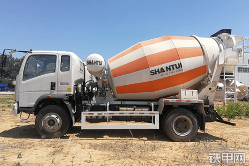 山推sdx5164gjbz32搅拌运输车