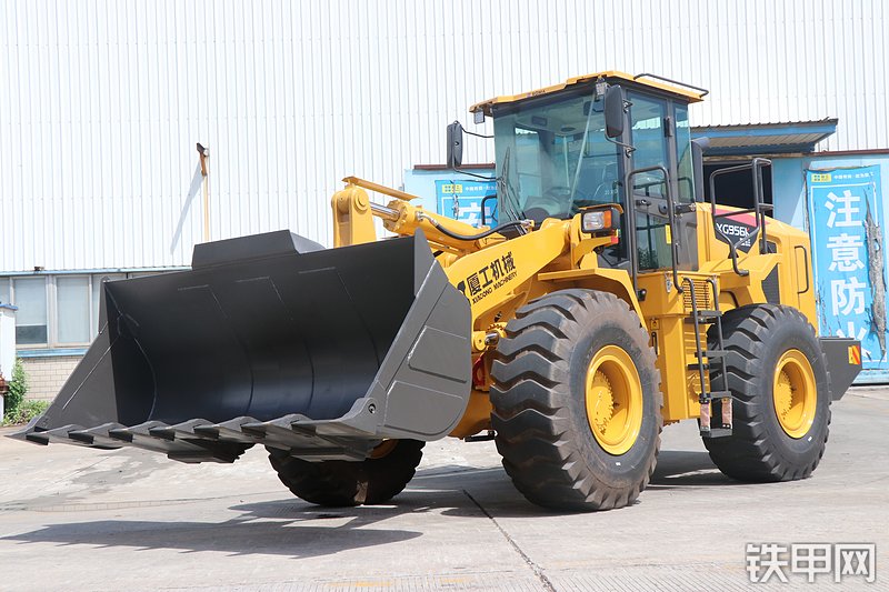 厦工XG956K装载机整机外观