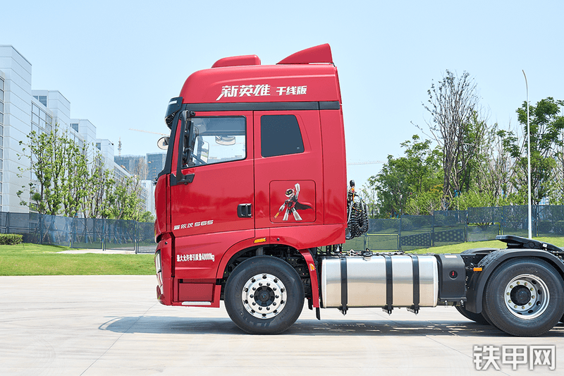 三一重卡新英雄565干线版（HQC42503S1S13F）牵引车整机外观