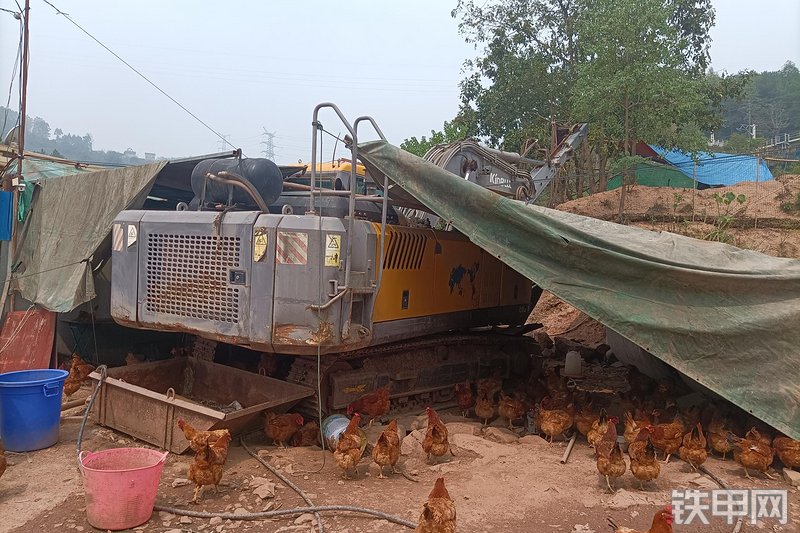 重庆勤牛qn210自行式露天钻机