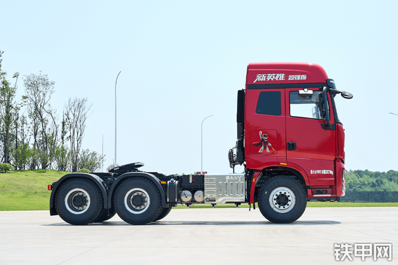 三一重卡新英雄565超强版（HQC42503S1S13F1）牵引车整机外观