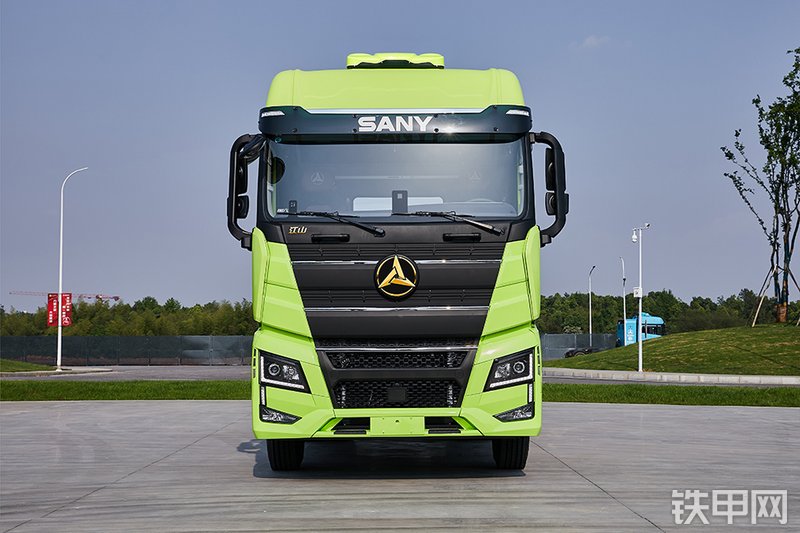 三一重卡新英雄旗舰版（HQC42503S1S13）牵引车整机外观