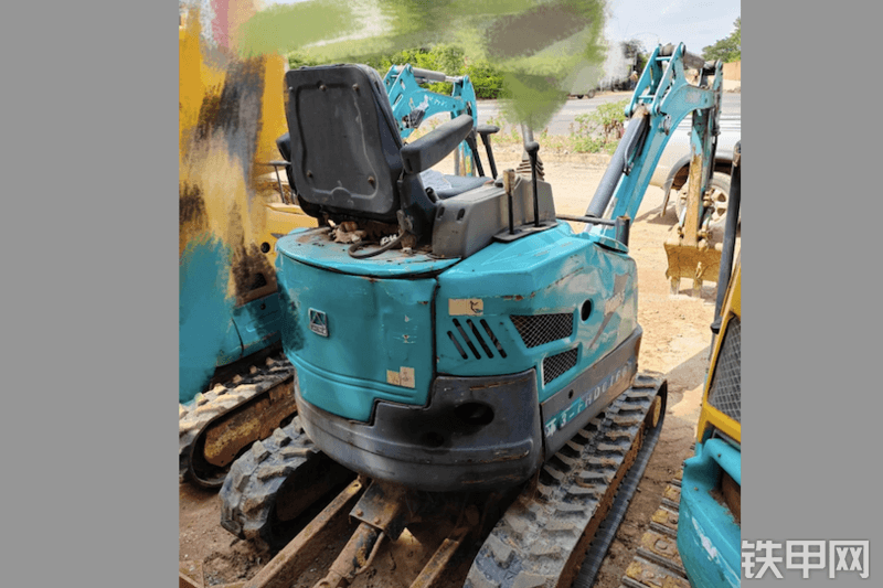 山屹17挖掘机整机外观