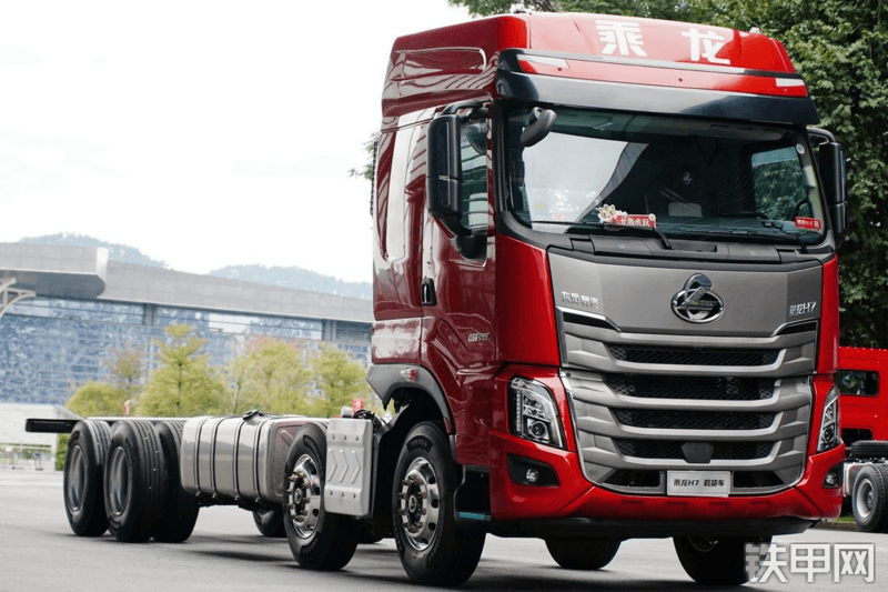 乘龙H7重卡 500马力 8X4 9.47米栏板(国六)(LZ1321H7FC1) 载货车整机外观