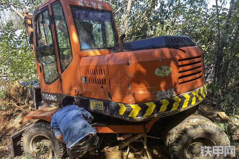 富亿W80-8挖掘机整机外观