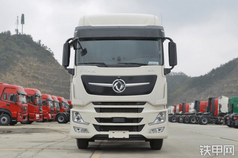 东风天龙旗舰KX 520马力 4X2(国六)(DFH4180C2)牵引车整机外观