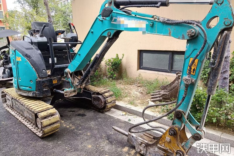 德力dl25u履带式挖掘机