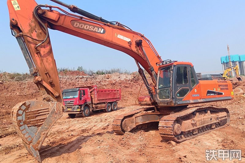 迪万伦DX385LC-9C挖掘机整机外观