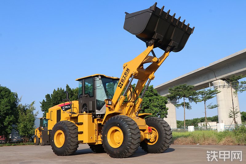 厦工XG957K装载机整机外观