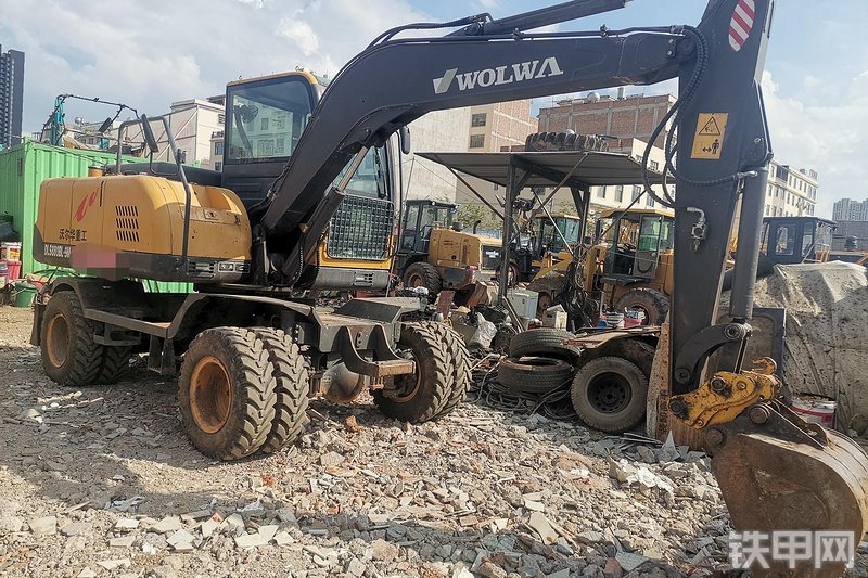 沃尔华DLS880BL-9M挖掘机整机外观