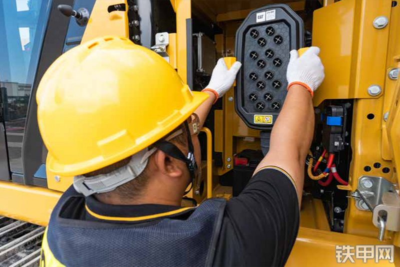 卡特彼勒新一代CAT®326 液压挖掘机整机外观