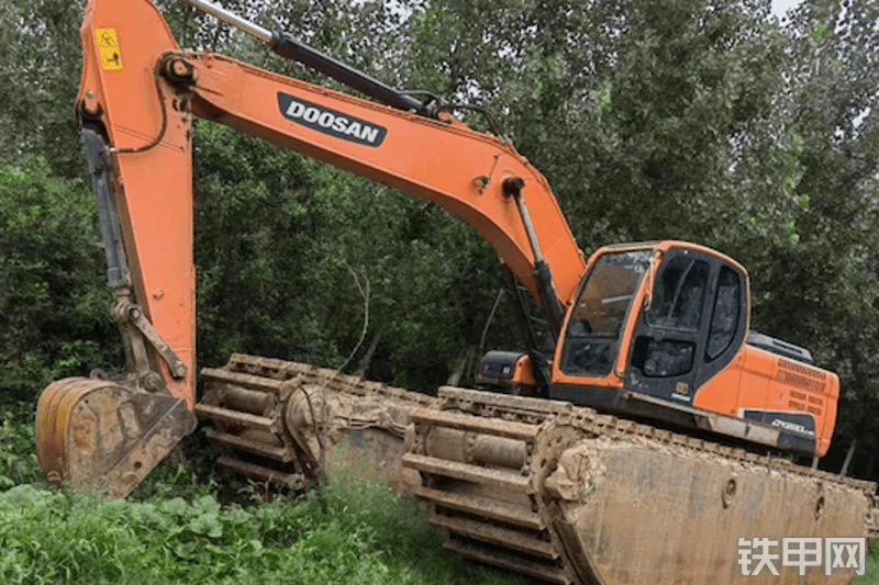 迪万伦DX220AM-9C挖掘机整机外观