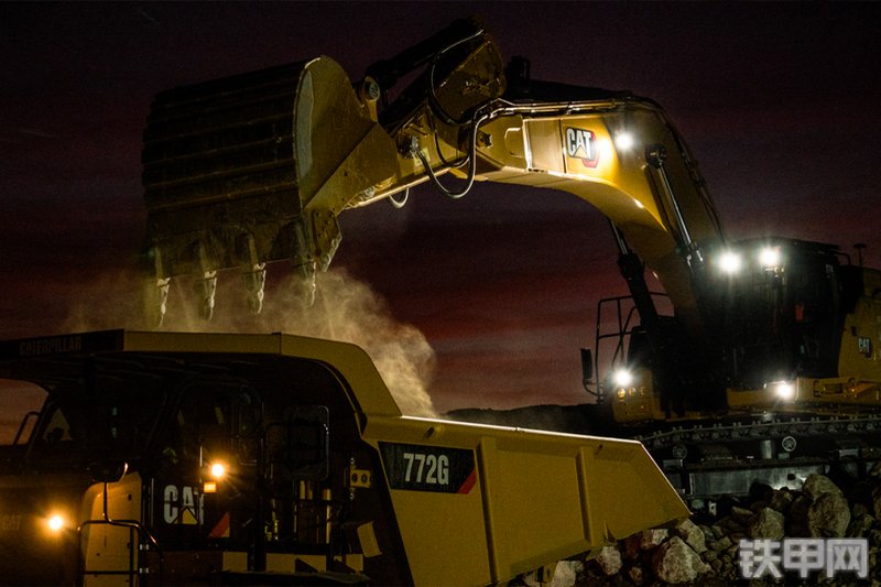 卡特彼勒新一代CAT®374 液压挖掘机整机外观