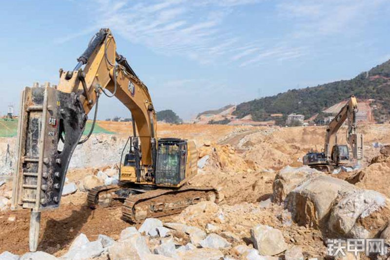 卡特彼勒新一代CAT®355 液压挖掘机整机外观