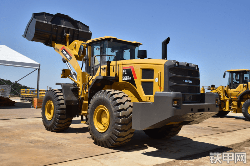 雷沃重工fl966kat轮式装载机
