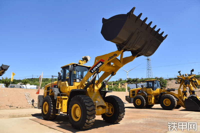 雷沃重工FL960K-HST国四装载机整机外观