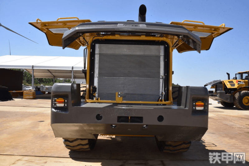 雷沃重工FL966K-AT国四装载机整机外观