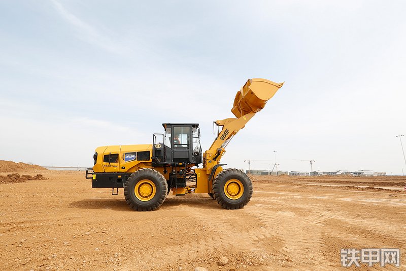 山工SEM658F电驱装载机整机外观