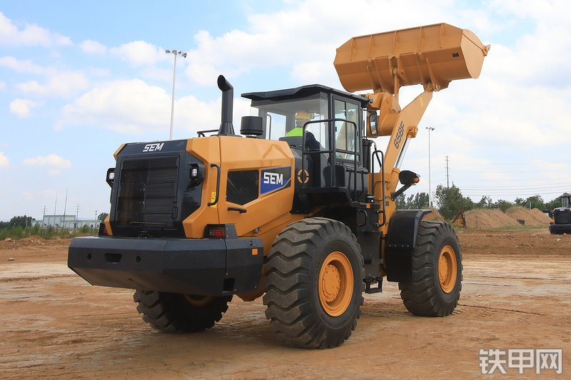 山工658F（国四）装载机整机外观