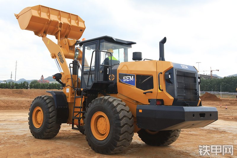 山工658F（国四）装载机整机外观