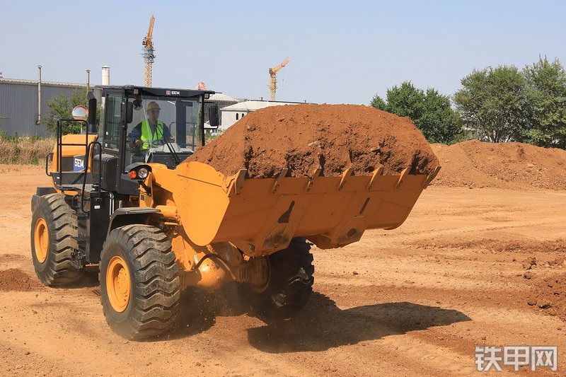 山工658F（国四）装载机整机外观