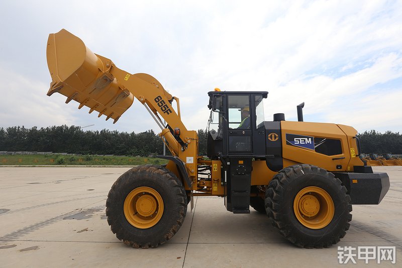 山工655F（国四） 装载机整机外观