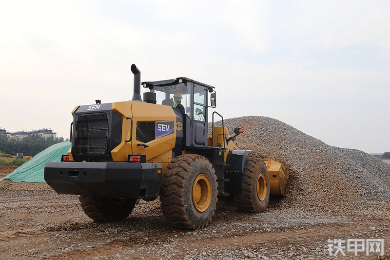 山工655F（国四） 装载机整机外观