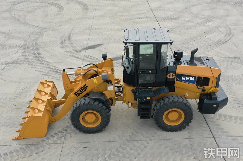 山工636F（国四）装载机整机外观