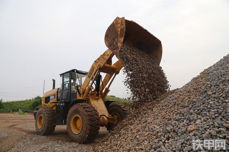 山工655F（国四） 装载机整机外观