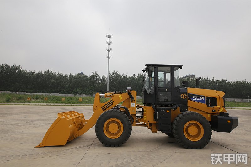 山工636F（国四）装载机整机外观