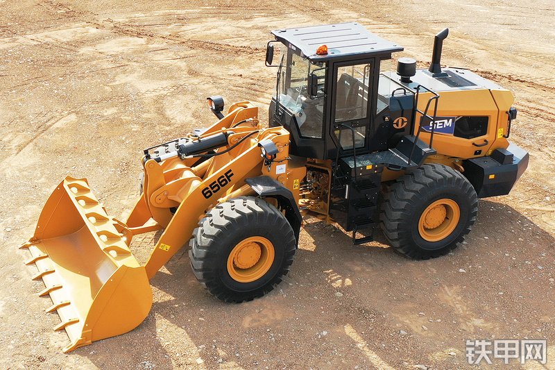 山工656F（国四）装载机整机外观