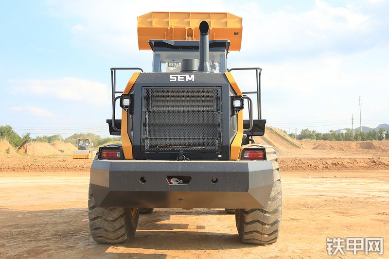 山工656F（国四）装载机整机外观