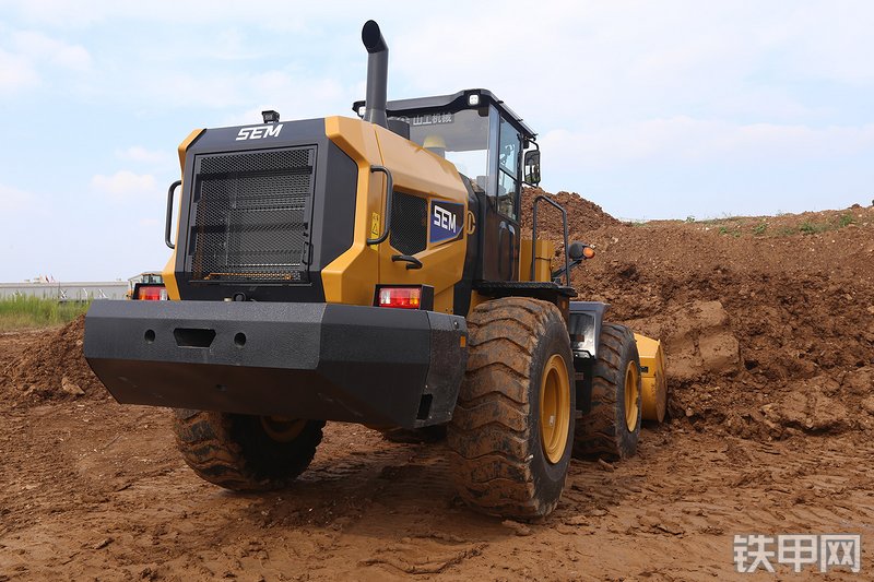 山工655F（国四） 装载机整机外观