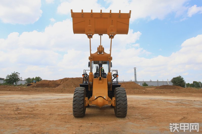 山工658F（国四）装载机整机外观