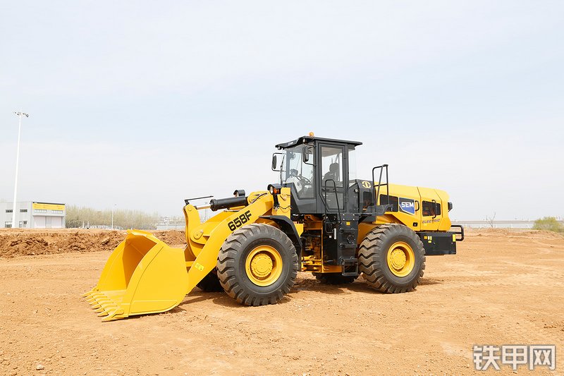 山工SEM658F电驱装载机整机外观
