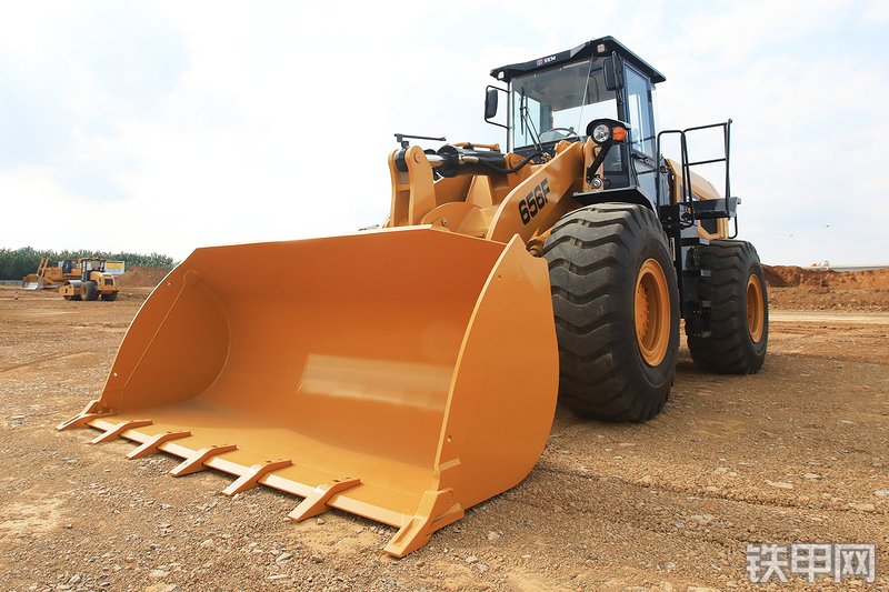 山工656F（国四）装载机整机外观