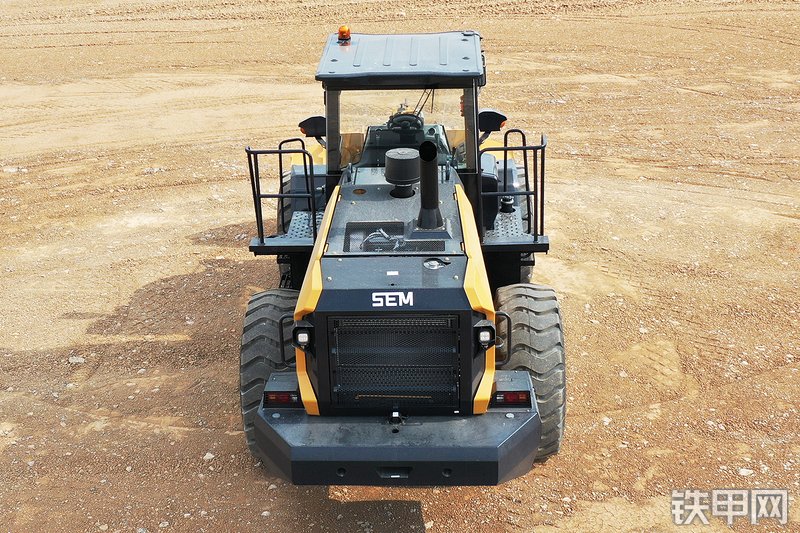 山工656F（国四）装载机整机外观