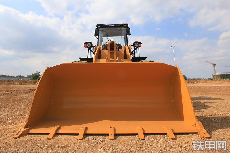 山工656F（国四）装载机整机外观