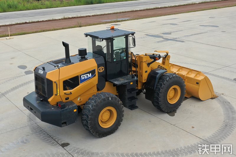 山工655F（国四） 装载机整机外观