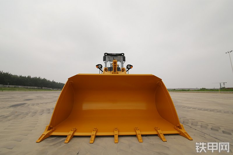 山工636F（国四）装载机整机外观