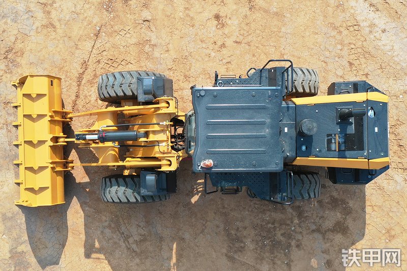 山工656F（国四）装载机整机外观