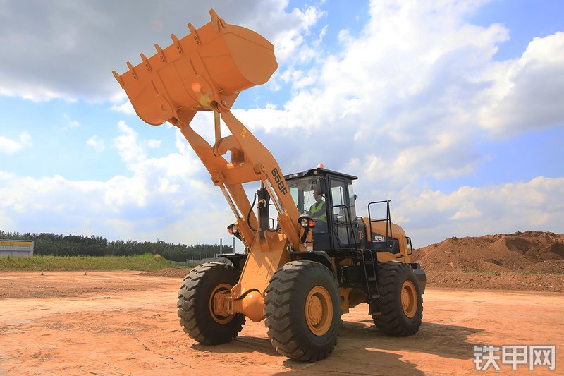 山工658F（国四）装载机整机外观