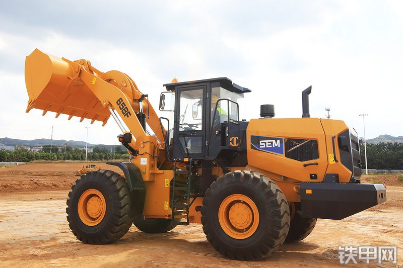 山工658F（国四）装载机整机外观