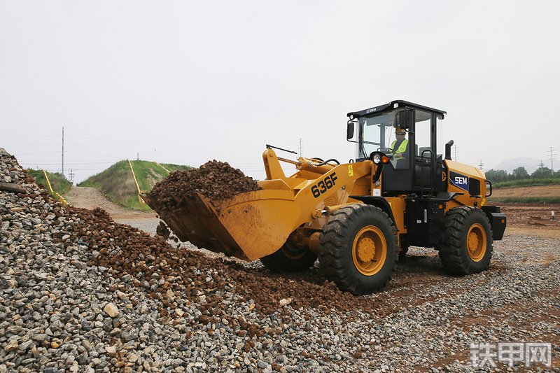 山工636F（国四）装载机整机外观