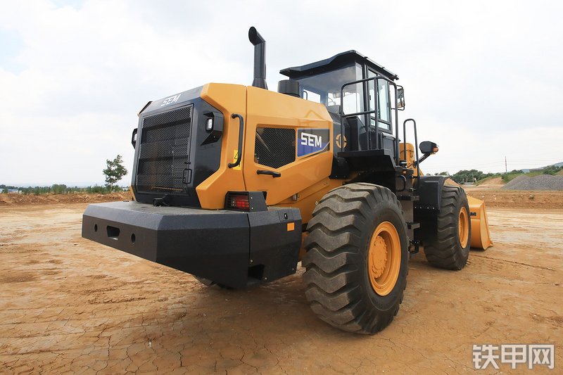 山工658F（国四）装载机整机外观