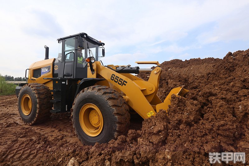 山工655F（国四） 装载机整机外观