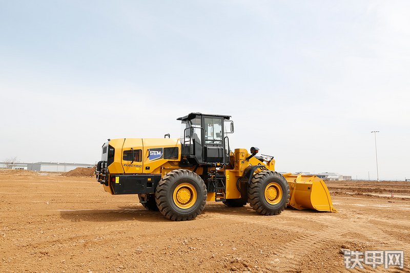 山工SEM658F电驱装载机整机外观