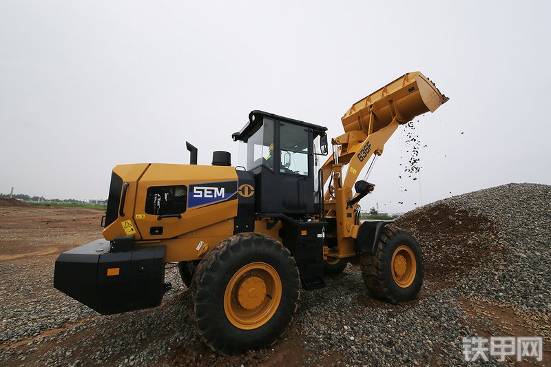 山工636F（国四）装载机整机外观