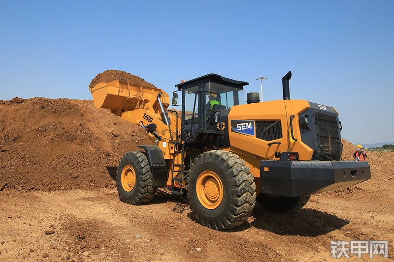 山工658F（国四）装载机整机外观